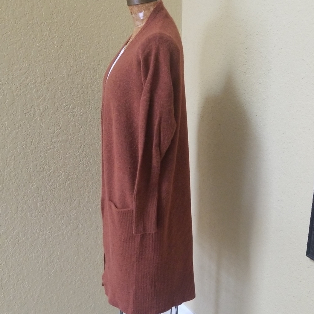 SOLD..BEAUTIFUL RUST CHELSEA & VIOLET WOOL SWEATER - Picture 4 of 7